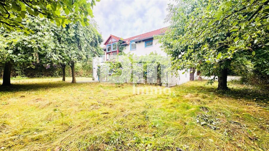 (R)eserviert!Schönes modern geschnittenes Einfamilienhaus mit Garage und großem Grundstück - Großer Gartenbereich